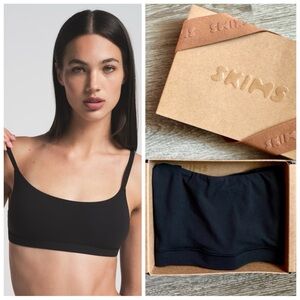 *NEW* SKIMS FITS EVERYBODY SCOOP BRALETTE IN ONYX W/GIFT BOX